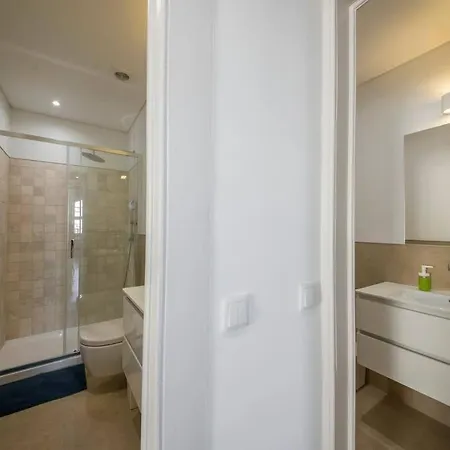 Luxurious Cais Do Sodre, 4 Bedrooms With View アパート リスボン