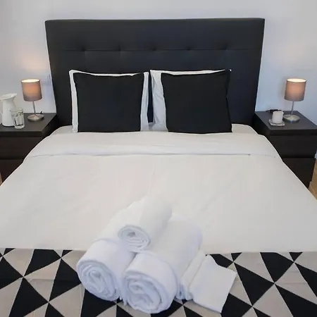 Luxurious Cais Do Sodre, 4 Bedrooms With View アパート リスボン