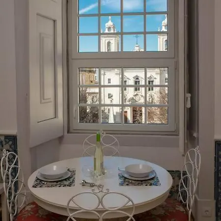 Luxurious Cais Do Sodre, 4 Bedrooms With View Lissabon