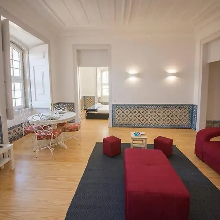 Luxurious Cais Do Sodre, 4 Bedrooms With View リスボン