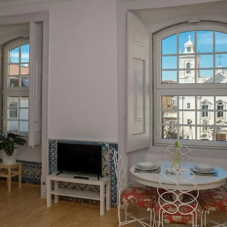 Luxurious Cais Do Sodre, 4 Bedrooms With View דירה